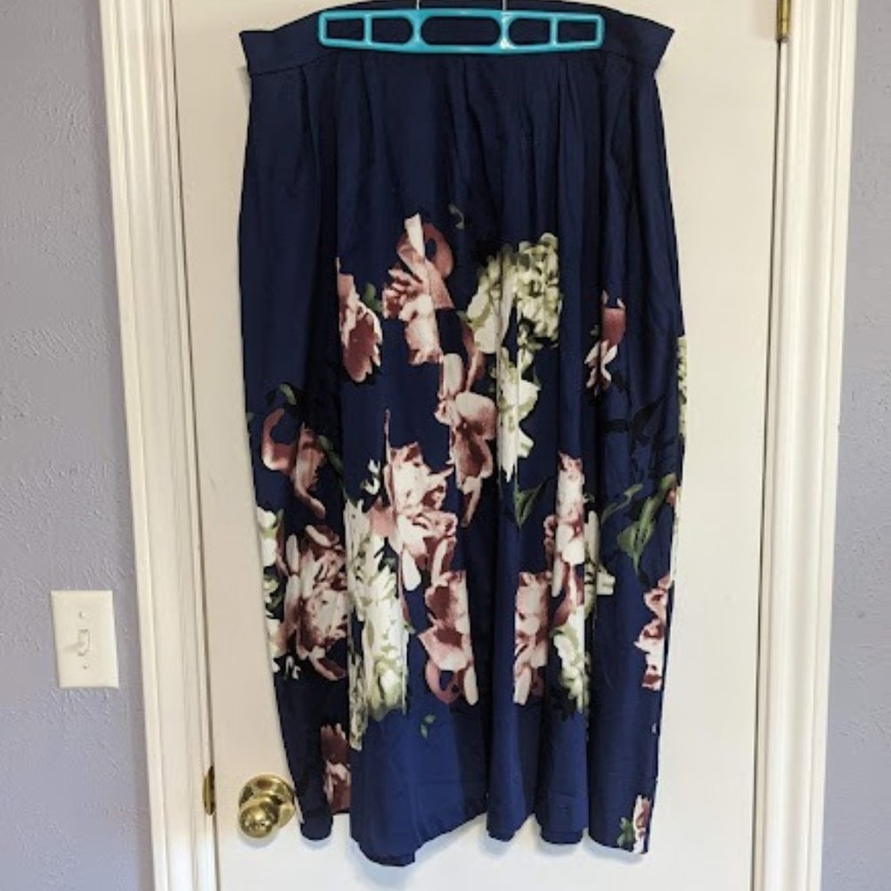 Full skirt - navy with large floral print - Shabby Apple